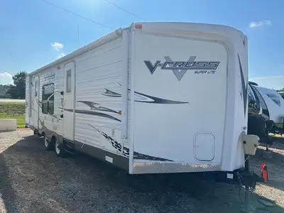 See Dealer Website for Details. 2011 FOREST RIVER V-CROSS 25VFB .