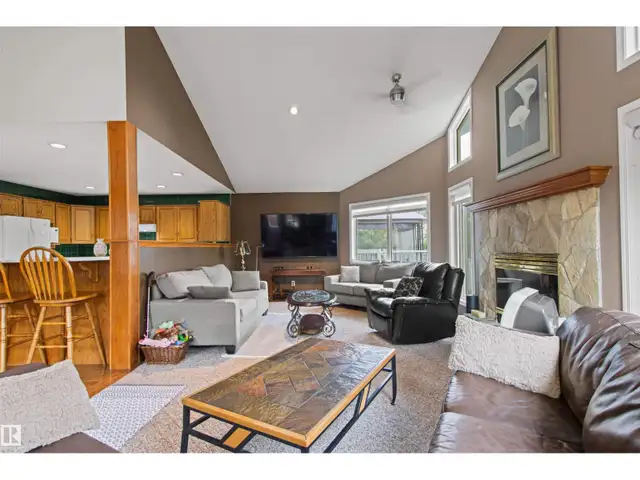 11139 157 AV NW Edmonton, Alberta in Houses for Sale in St. Albert - Image 17