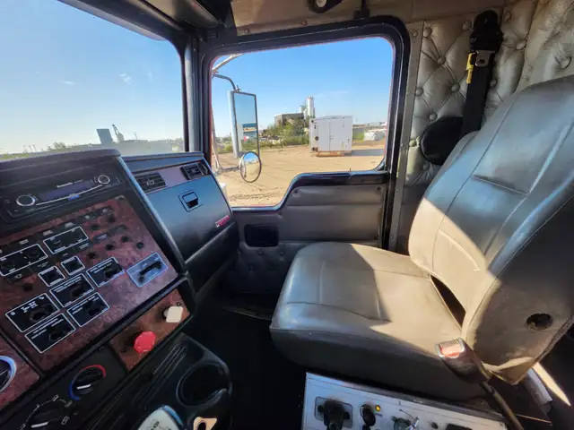 2006 Kenworth T800B 8x6 Winch Truck Tri Axle 40 Ton Winch in Heavy Equipment in Laval / North Shore - Image 47
