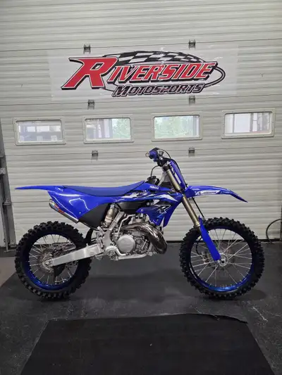 Engine Type: Single-Cylinder Displacement: 15.2 cu. in. (249 cc) Bore and Stroke: Bore: 2.62 in. (66...