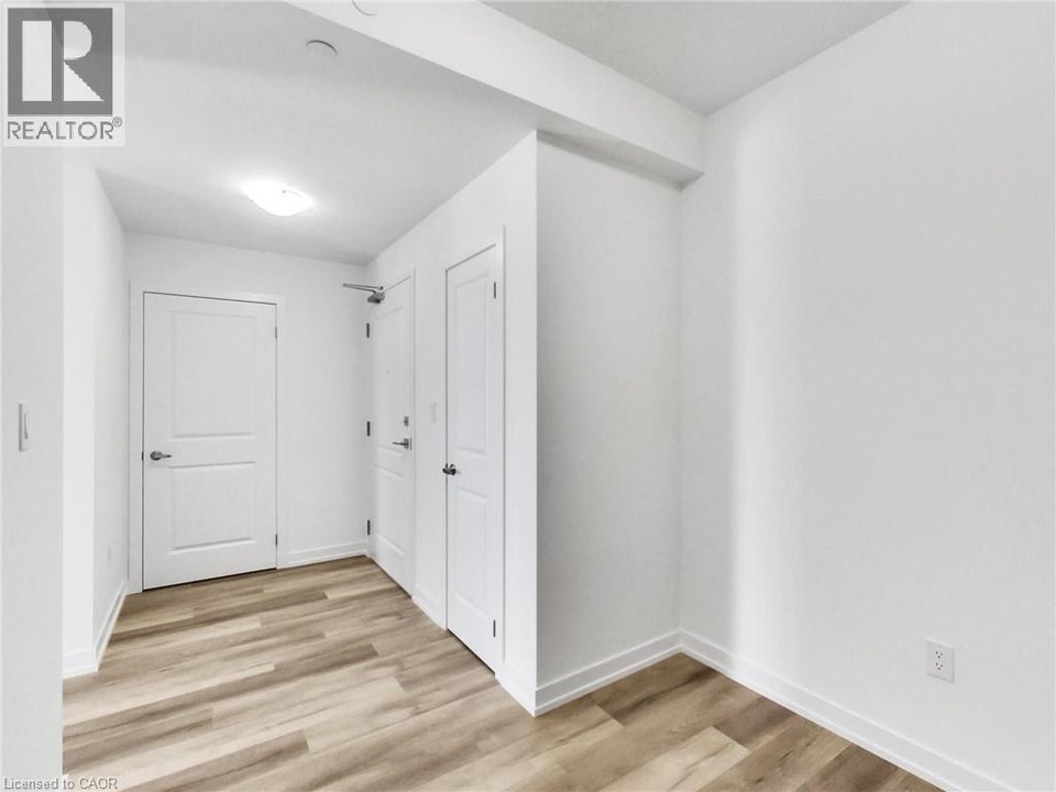 470 DUNDAS Street E Unit# 1008 Waterdown, Ontario 4