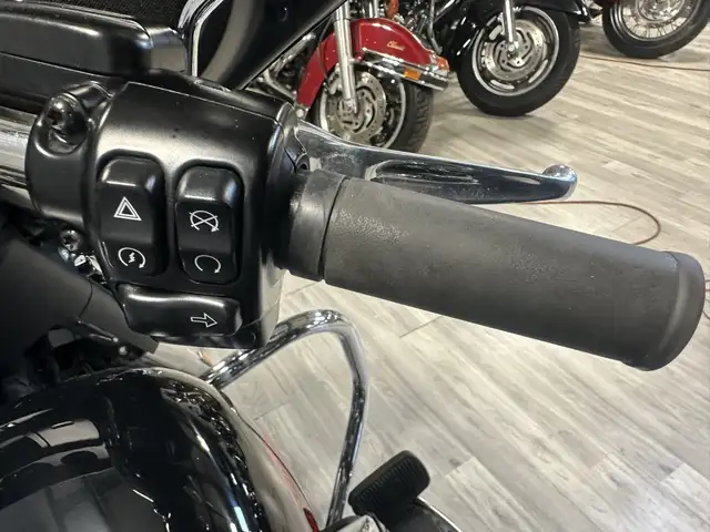 2019 Harley-Davidson ELECTRA GLIDE STANDARD in Street, Cruisers & Choppers in London - Image 10