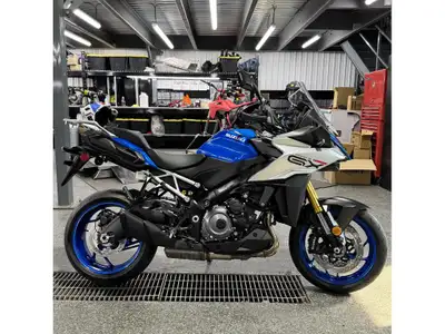 2025 Suzuki GSX-S1000GXM5 Suzuki GSX-S1000GXM5 2025 Les photos peuvent être à titre indicatif et san...
