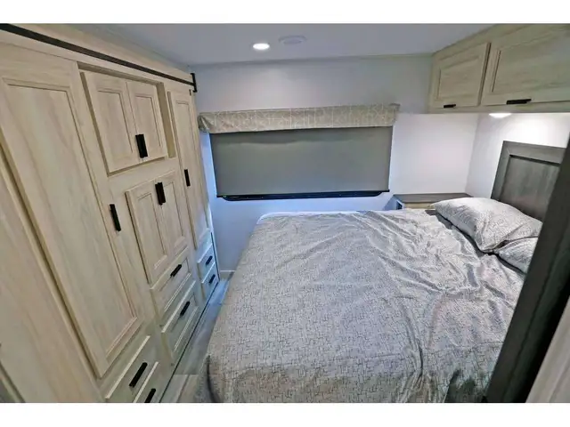 2024 Forest River Sunseeker 3250 2 extension 2024 + lit superpos in RVs & Motorhomes in Laval / North Shore - Image 24