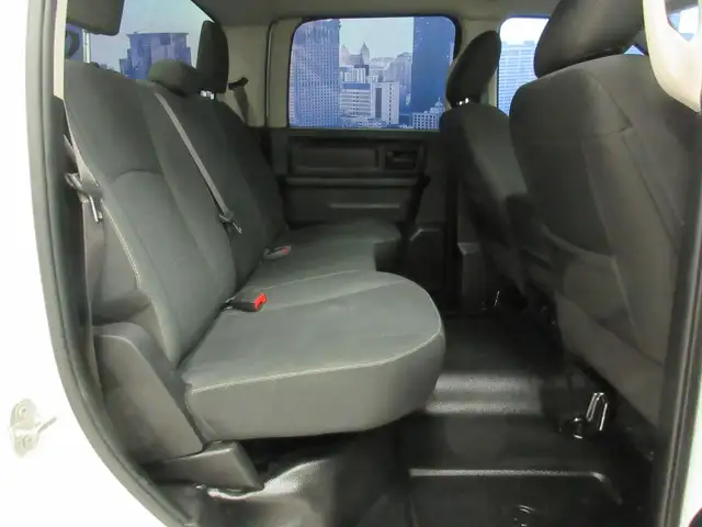 RAM 1500 CLASSIC 2023 V6 3.6L 4X4 CREW-CAB BOITE 5'7 in Cars & Trucks in Lévis - Image 15