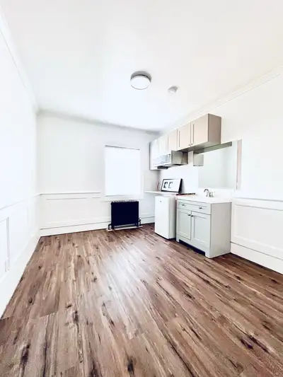 SRO Units / Shared Washrooms Looking for a budget-friendly and clean building steps from Kits Beach...