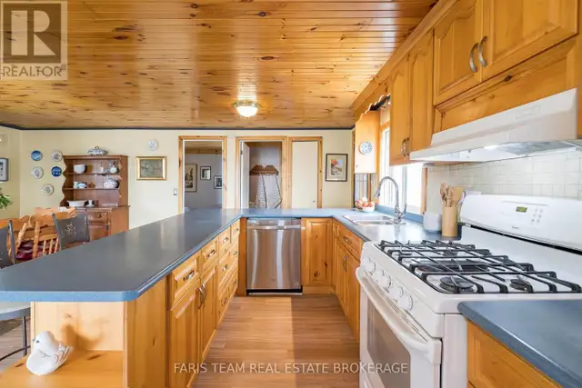 5632 PENETANGUISHENE ROAD Springwater (Elmvale), Ontario in Houses for Sale in Oakville / Halton Region - Image 8