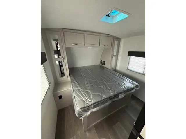 2024 Shadow Cruiser Shadow Cruiser Ultra Lite 260 RBS in Travel Trailers & Campers in Grande Prairie - Image 12