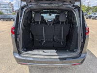 The 2026 Chrysler Pacifica Select offers a blend of style, comfort, and family-friendly technology i... (image 5)