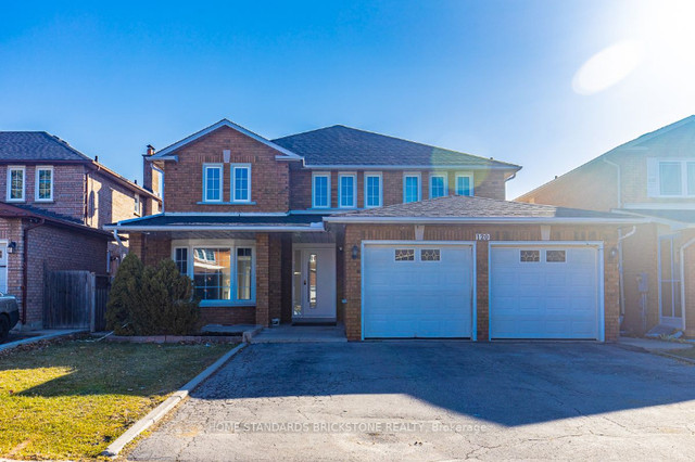 6 Bedroom - Keele & Rutherford in Houses for Sale in Markham / York Region