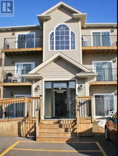 Bright & Contemporary 12 year-old Condo is located in the heart of beautiful Stratford, just minutes...