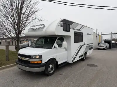 2025 THOR EDDIE BAUER 22EB W/ ONLY 11,685 KM. LIKE NEW CONDITION, CLEAN CARFAX, ONE OWNER. NOT A PRE...