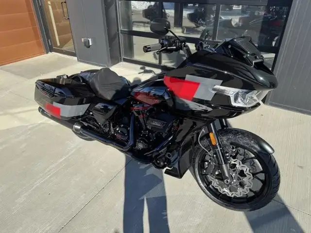 2025 Harley-Davidson FLTRXSTSE - CVO Road Glide ST in Sport Touring in Saskatoon - Image 4