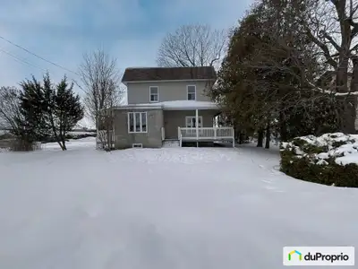 Découvrez cette charmante demeure de 1912, nichée dans un secteur paisible et à proximité de toutes...