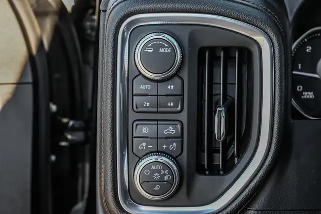 2020 GMC Sierra 2500HD AT4 AWD * Crew Cab * 6.6L V8 Duramax Dies in Cars & Trucks in City of Montréal - Image 24