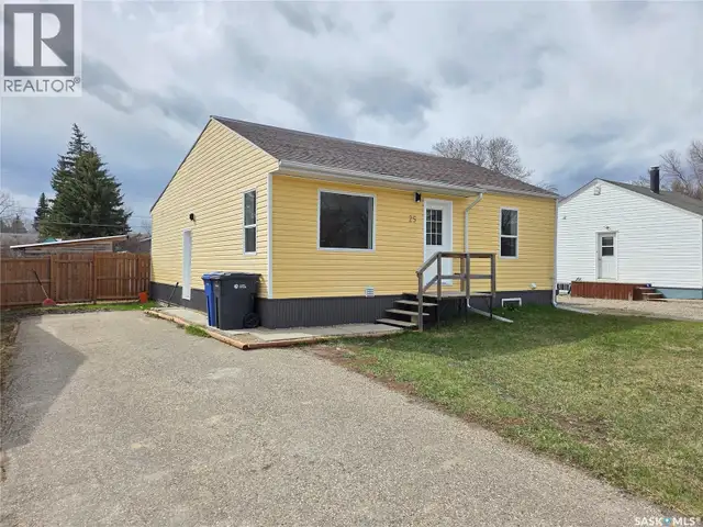 25 Rhodes STREET Redvers, Saskatchewan in Houses for Sale in Regina - Image 4