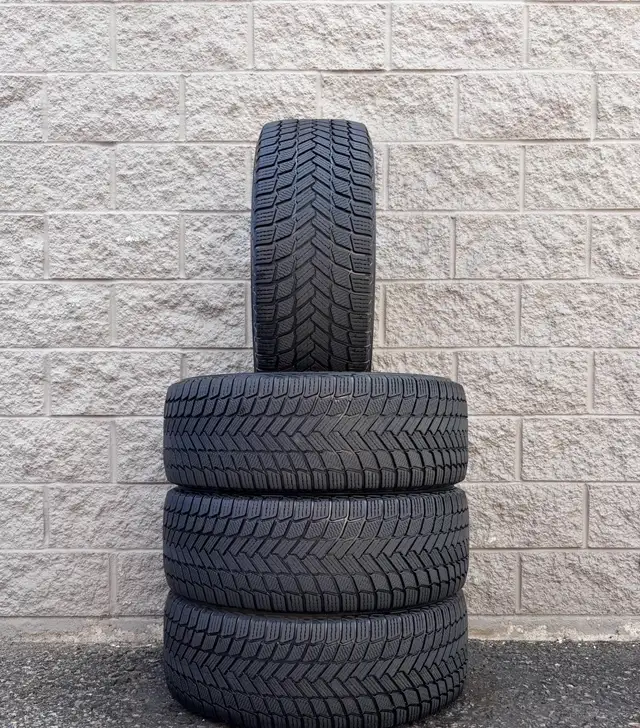 (97%) 4x 235/50R20 Michelin X-Ice Snow SUV Winters in Tires & Rims in City of Toronto - Image 2