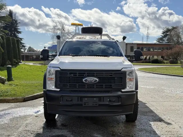 2024 Ford F-550 Crew Cab 4x4 Service Truck with Welder and Compr in Heavy Trucks in City of Montréal - Image 4
