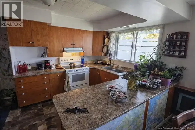 402 Varrily Street Bathurst, New Brunswick in Houses for Sale in Bathurst - Image 5