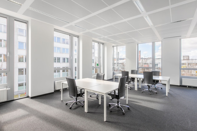 All-inclusive access to professional office space for 15 persons dans Espaces commerciaux et bureaux à louer  à Ville de Montréal