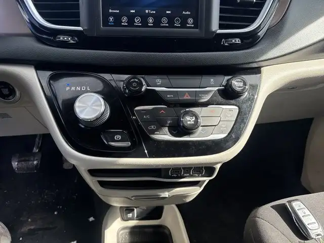 2021 Chrysler Grand Caravan SXT in Cars & Trucks in Calgary - Image 13