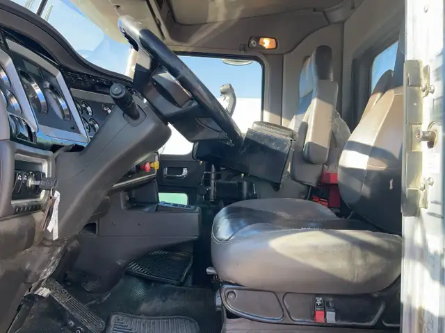 2016 Kenworth T800 in Heavy Trucks in Calgary - Image 12