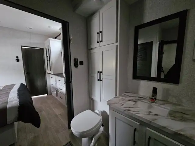 2026 CrossRoads RV Hampton 372FDB in Travel Trailers & Campers in Kelowna - Image 19