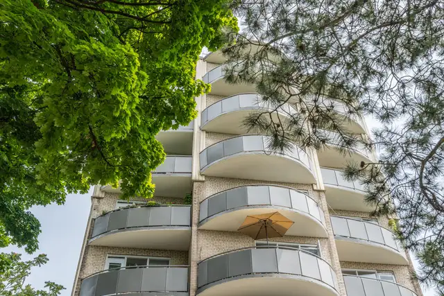 Renovated bachelor, High Park and Indian Road - ID 2641