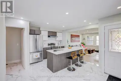 Most affordable 3 bed, 3 bath Fully Freehold Semi Detached House in North Oshawa. Check out this ful...