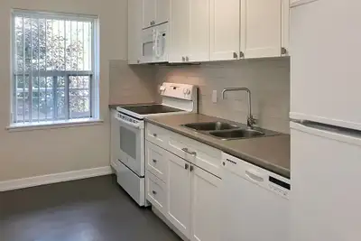 SPACIOUS BACHELOR APARTMENT FOR RENT IN SARNIA! SELECT APARTMENTS FULLY REVITALIZED WITH PREMIUM UPG...
