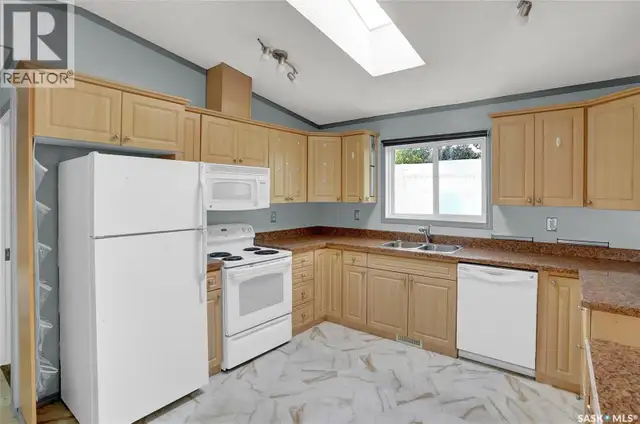 F2 1455 9th AVENUE NE Moose Jaw, Saskatchewan in Houses for Sale in Moose Jaw - Image 4