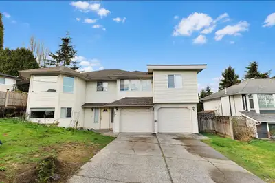 Basement entry home on a large lot in Cloverdale! Conveniently located with easy access to Fraser Hw...