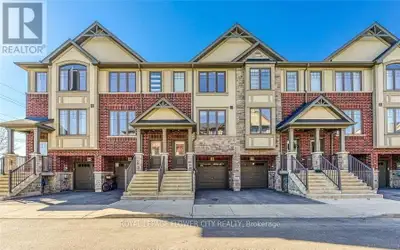 Upgraded, Modern 3 Story Townhome With Beautiful Backyard Facing South, High Demand Area In Ancaster...