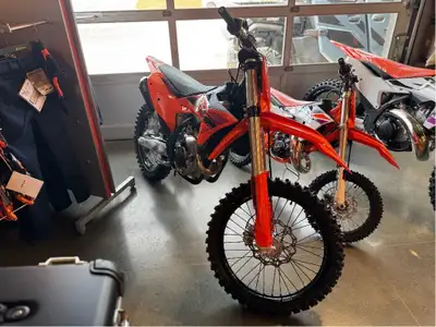 KTM 250 SX-F 2025 Prêt à partir Quickshifter Traction control Launch control Financement et reprise...