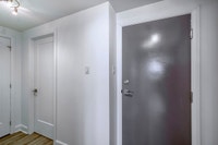 Renovated Akelius one bedroom apartment for rent. Located near Av. Barclay in the Cote-des-Neiges ne... (image 6)