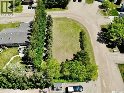 Don't miss out on a chance to build your new home at the lake! Located in the Town of Regina Beach,...