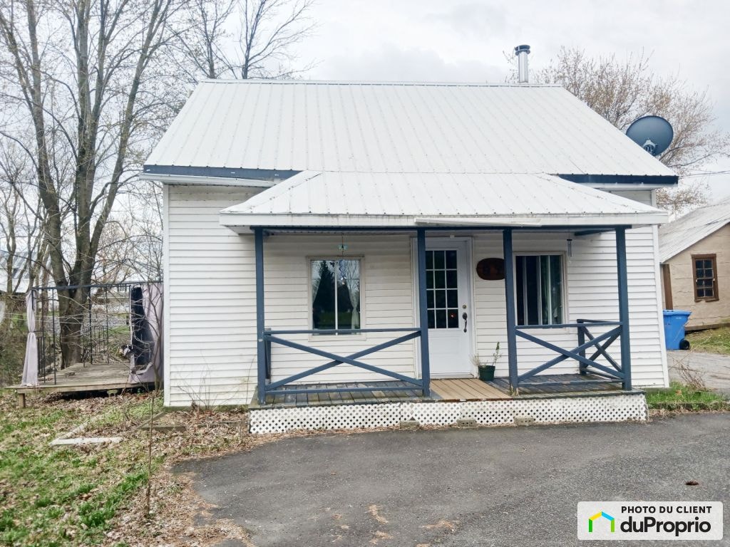 $235,000 - 2 Storey for sale in St-David — photo 1