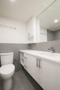 Akelius three bedroom apartment for rent. Located near Rosilyn in the Westmount neighborhood, Montre... (image 4)