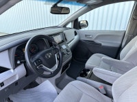 PRIX ET QUALITÉ IMBATTABLE venez découvrir notre TOYOTA SIENNA 2017 LE + BANCS CHAUFF + HITCH + 8 PL... (image 5)