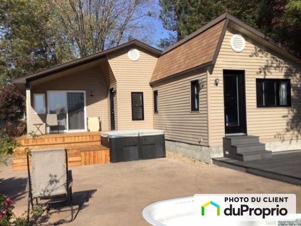 $835,000 - Bungalow for sale in Carignan — photo 3
