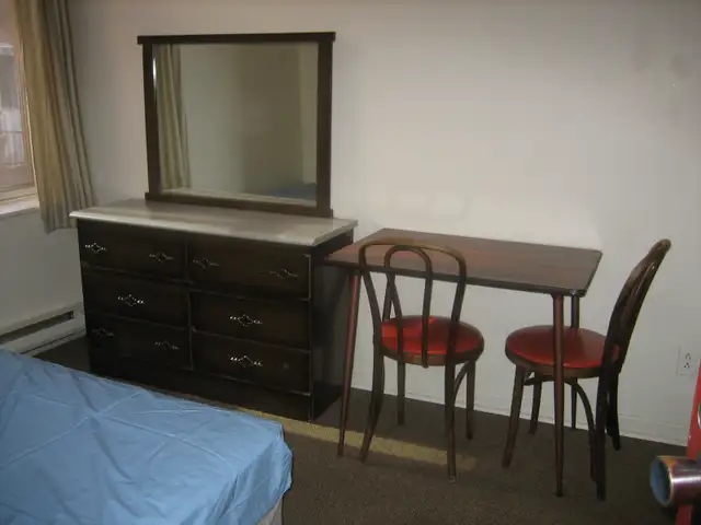 Chambre à louer, métro Atwater in Room Rentals & Roommates in City of Montréal - Image 4