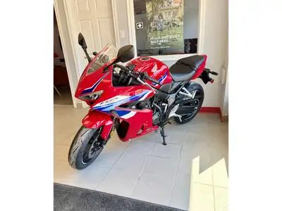 2026 Honda CBR650R FREIGHT & PDI INCLUDED. TAX, LICENSE AND OMVIC FEE EXTRA. 2026 Honda CBR650R All...