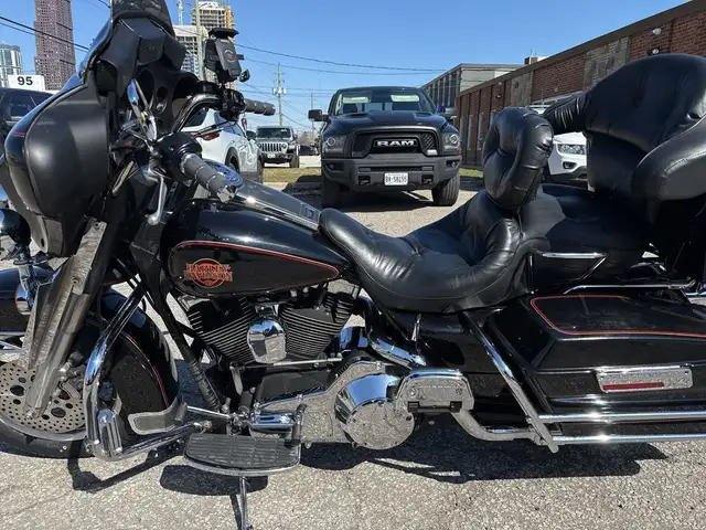 2001 Harley-Davidson Electra Glide Classic ~ ELECTRA GLIDE ~ 88C in Sport Touring in City of Toronto - Image 18