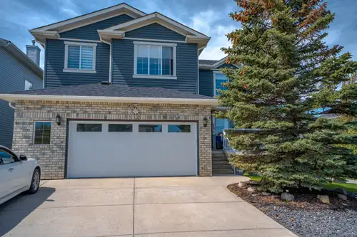 Stunning 2 Storey Home in Stonegate Airdrie. 4+ bedrooms, Fully finished basement. Backs onto park....