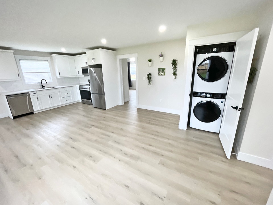 CHARLOTTETOWN 2BR GROUND-LEVEL APARTMENT - INCLUDES HEAT! 4