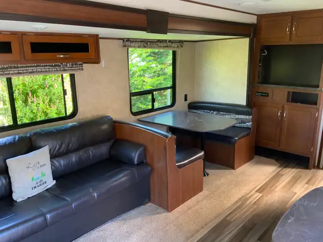 Jayco JayFlight 2017 SLX 265RLSW - $19,000 (Black Creek) in Travel Trailers & Campers in Comox / Courtenay / Cumberland - Image 5