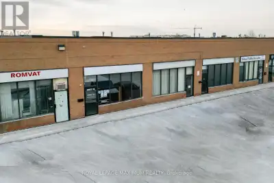 Amazing Unit in a great complex! Fully finished showroom! Also boasting warehouse and finished mezza...