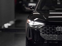 Experience groundbreaking innovation and refined comfort in this 2025 Audi Q5 Progressiv, equipped w... (image 3)