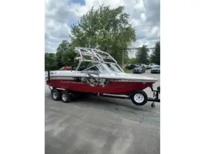 Mirabel Granby Longeur / Length : 22' Largeur / Beam : 96'' Moteur / Engine : PCM ZR6, 6L, 375hp Heu...