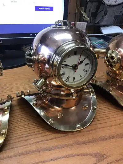 Casque de scaphandrier avec horloge (laiton + cuivre), View more